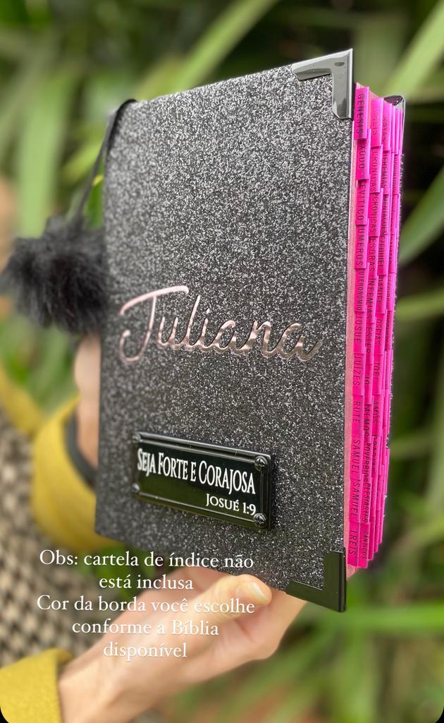 Bíblia Glitter Mar Negro com Nome personalizado em Rosa